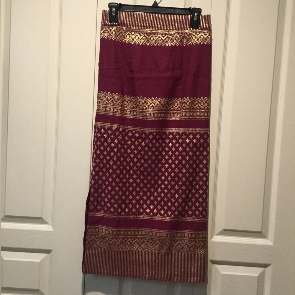 Thailand Beautiful, long skirt When a slit on the side
